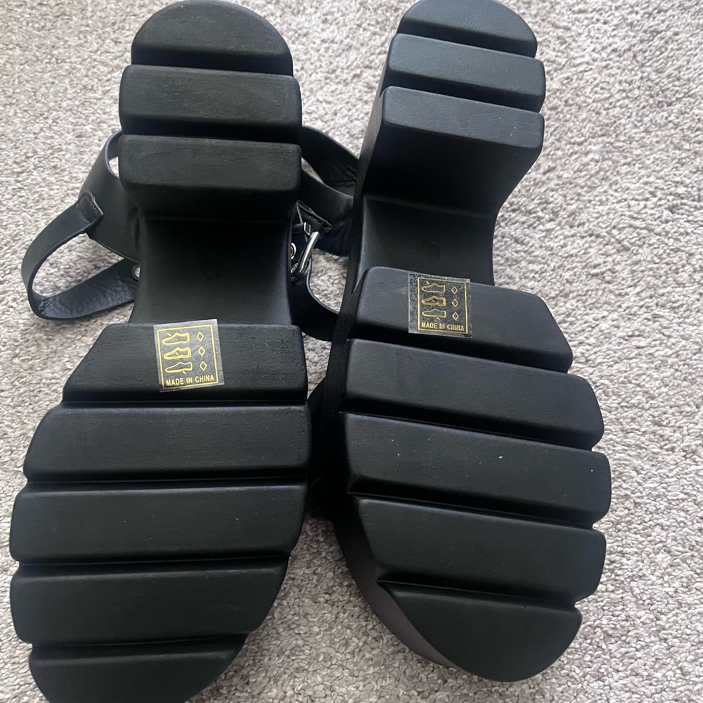 Black Platform Sandals NEW - Picture 3 of 3